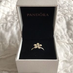 Pandora Daisy ring